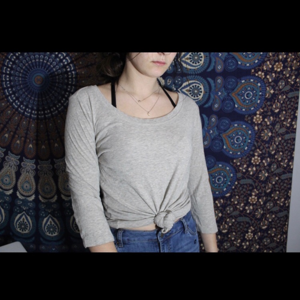 Grey quarter sleeve shirt